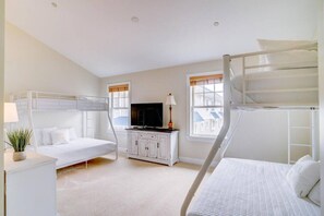 3 slaapkamers, een strijkplank/strijkijzer, wifi