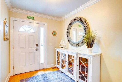 Seniors welcome! Large Townhouse near Boardwalk and Beach!!