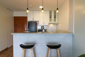 Fridge, microwave, oven, stovetop - w* | Fantastic 1BR with Balcony in Miraflores (Miraflores)