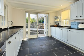 Fridge, oven, dishwasher, cookware/dishes/utensils