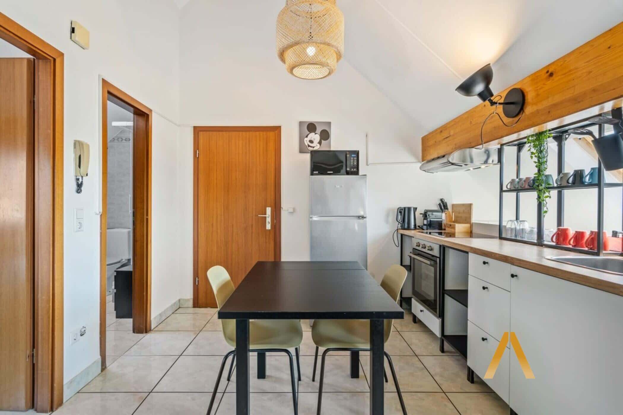 Frigorífic, microones, forn i placa de cuina 