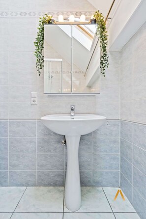 Bruser, hårtørrer, håndklæder