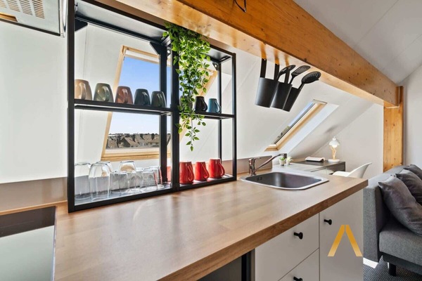 Dining with a View – A cozy dining space next to the kitchen, ideal for enjoying meals or a morning coffee with natural light streaming in.