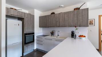 Coffee/tea maker, fridge, microwave, oven