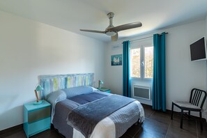 2 bedrooms, iron/ironing board, free WiFi