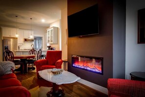 Smart TV, fireplace - 6BR/3BA PRIME Location - Entire Home (Both Units) (Louisville)