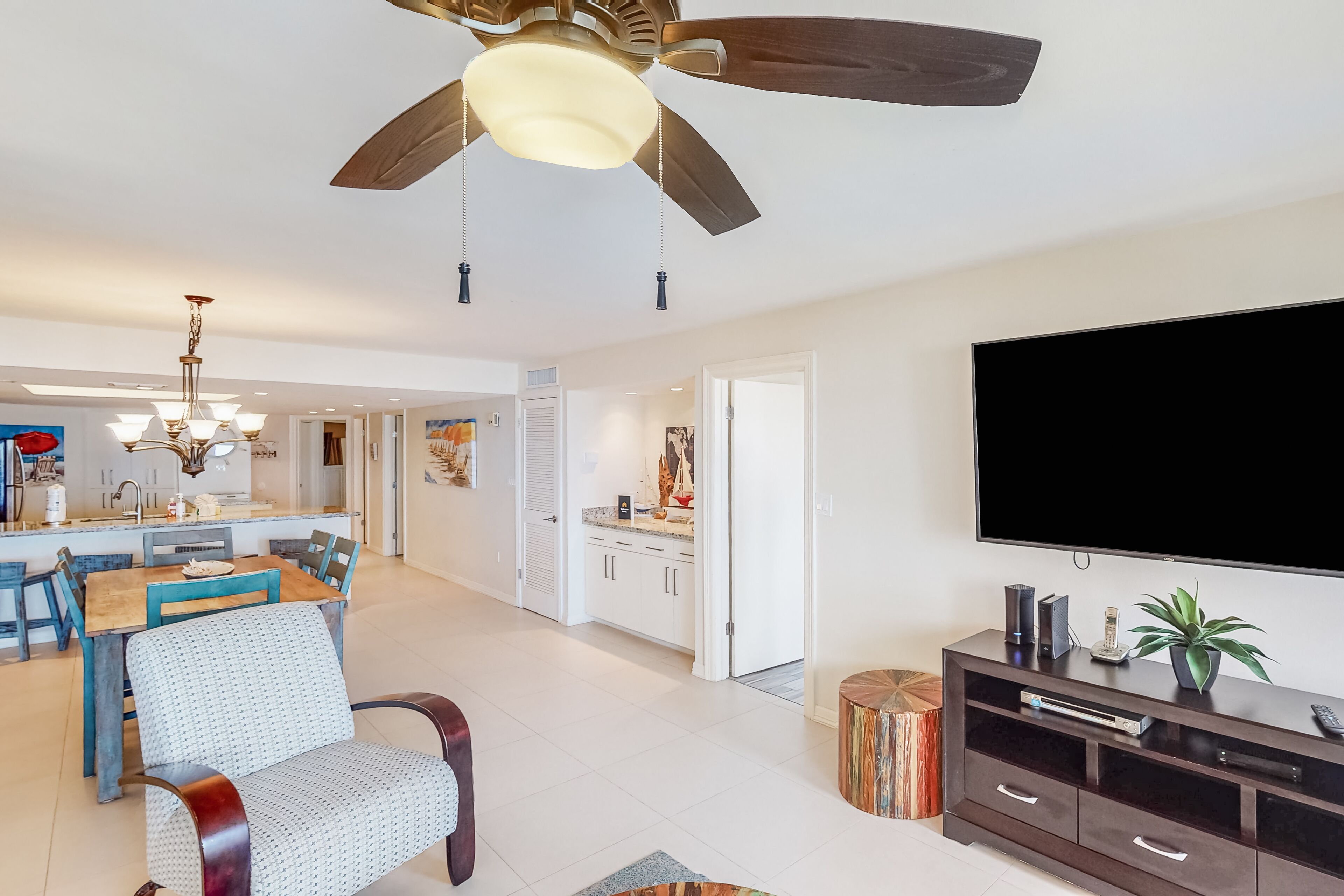 Eighth-floor gulf-front condo with large balcony, fast WiFi, gas grill, & W/D