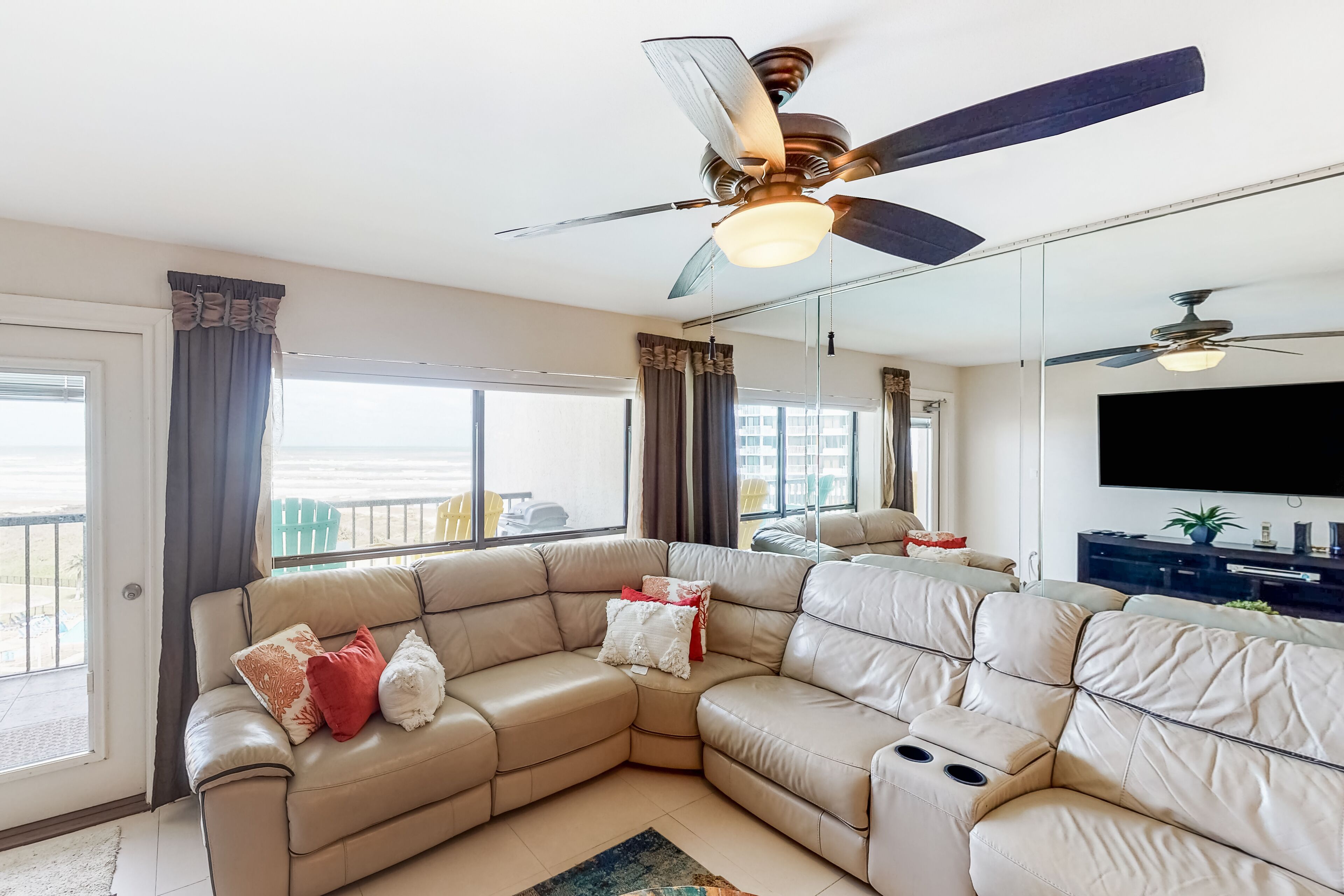 Eighth-floor gulf-front condo with large balcony, fast WiFi, gas grill, & W/D