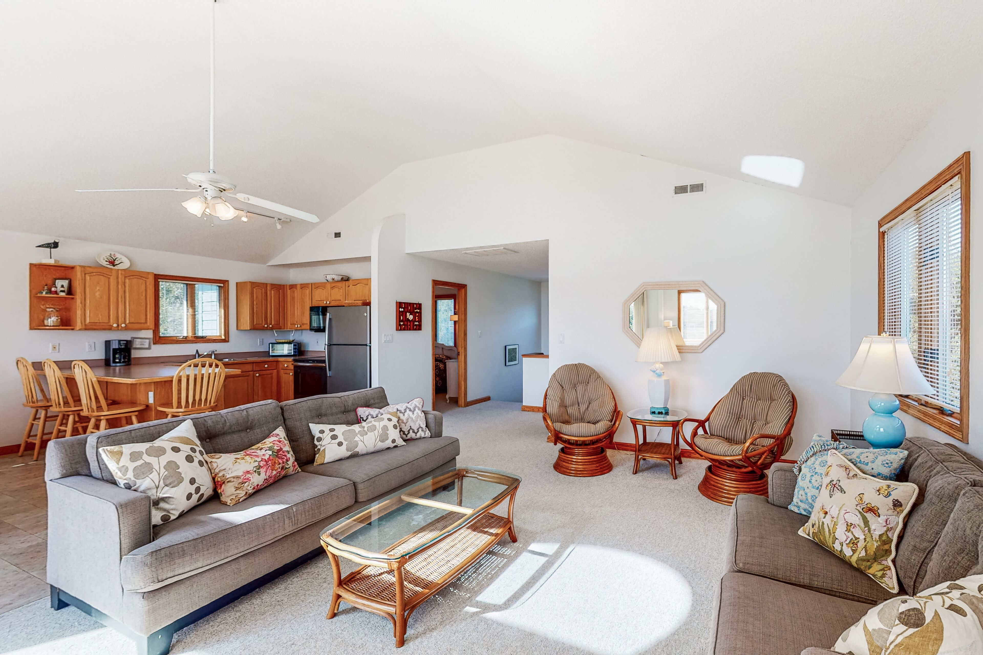 Beachside paradise with sundeck views & jetted tub - 365 yards to beach access