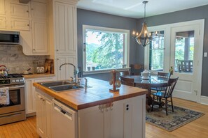 Frigorífic, microones, forn i placa de cuina