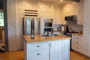 Frigorífic, microones, forn i placa de cuina