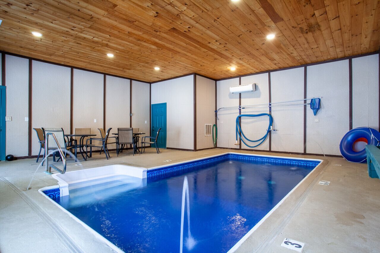 The Ponderosa - w\/ Private Hot Tub & Indoor Pool!