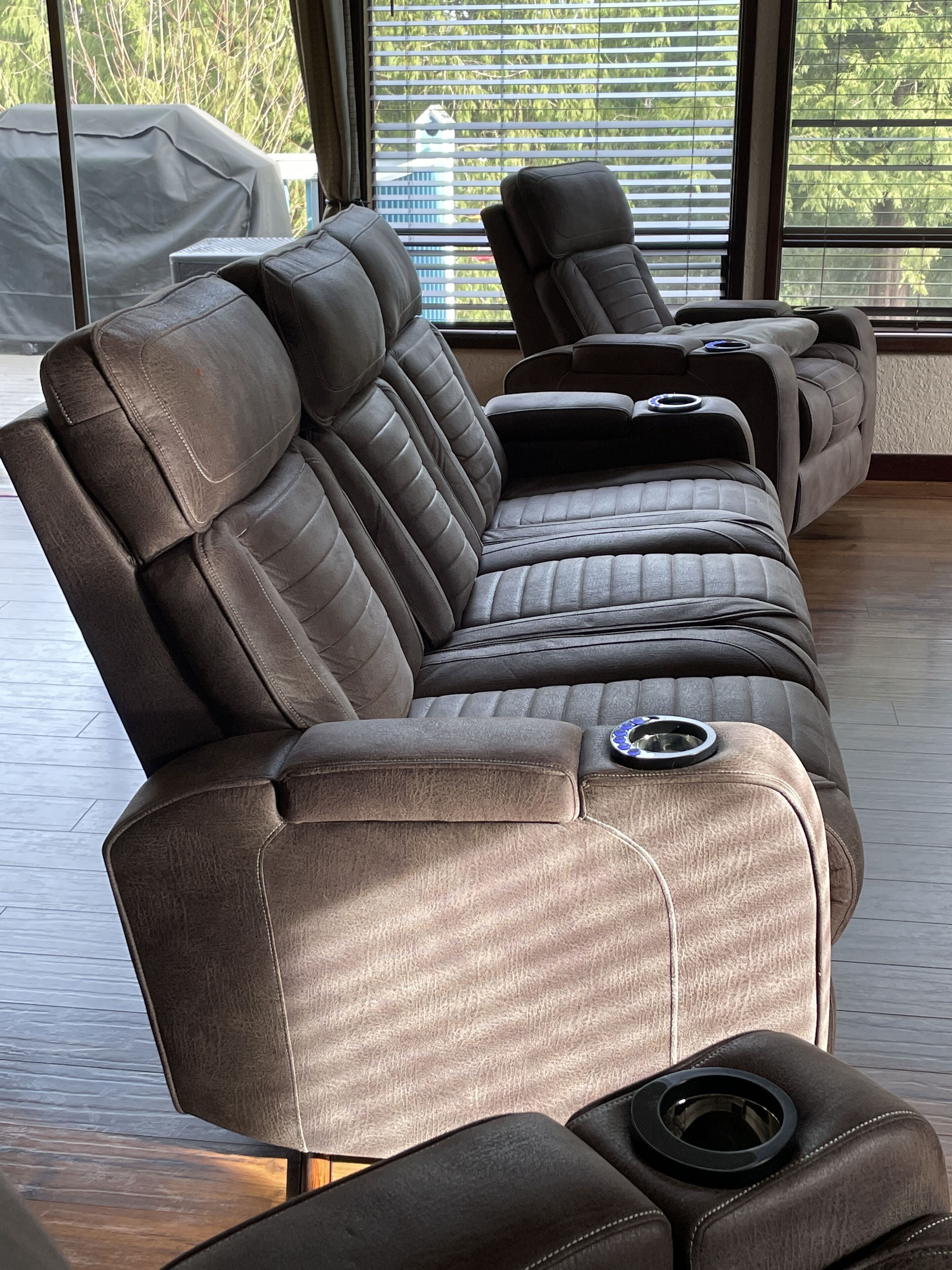 The Hummingbird House- Wineries & Hot tub!