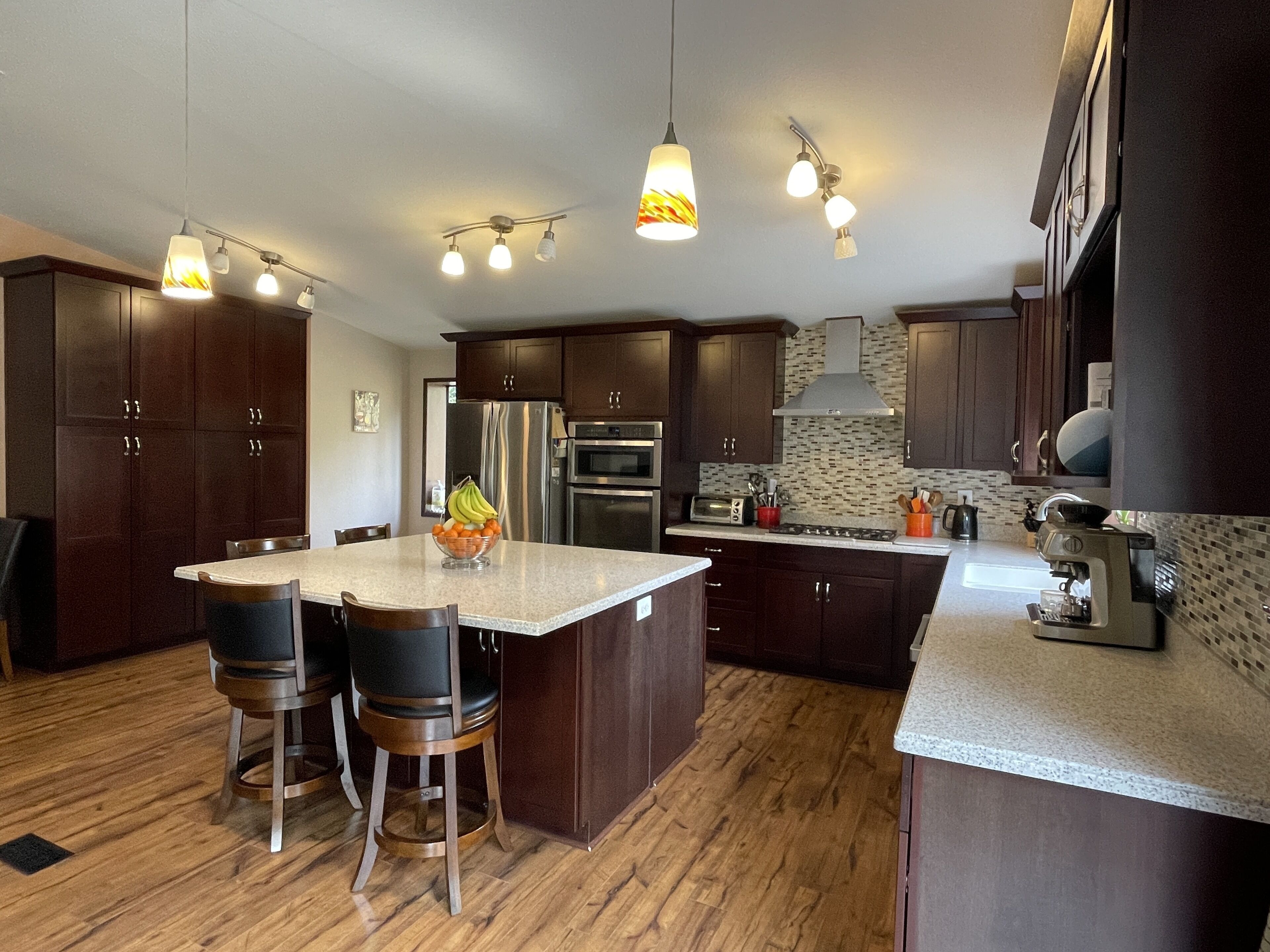 The Hummingbird House- Wineries & Hot tub!