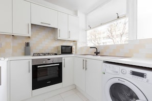 Geladeira, fogão, cooktop, torradeira