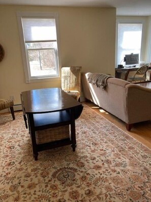 TV - Phenomenal location in Bath, ME- Comfortable,3 BR, 2 bath, Close to Everything! (Bath)