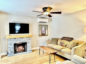 TV - Phenomenal location in Bath, ME- Comfortable,3 BR, 2 bath, Close to Everything! (Bath)