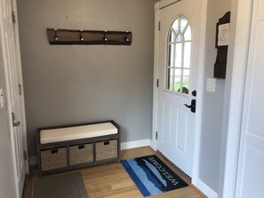 Interior - Phenomenal location in Bath, ME- Comfortable,3 BR, 2 bath, Close to Everything! (Bath)