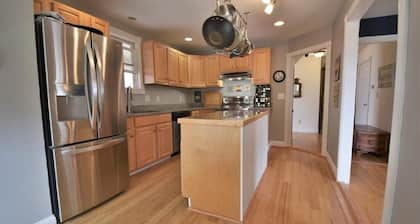 Phenomenal location in Bath, ME- Comfortable,3 BR, 2 bath, Close to Everything!