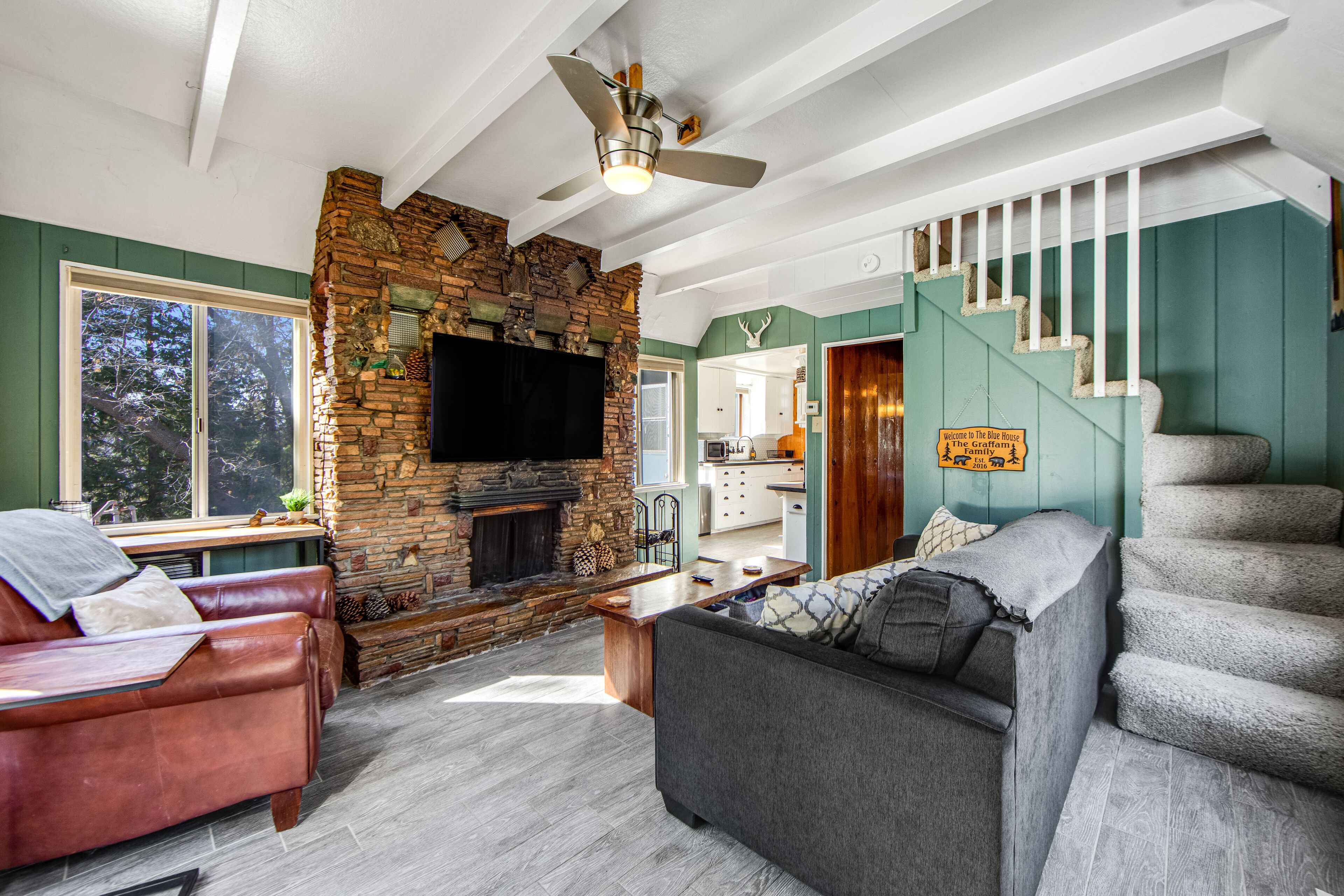 Charming mountain cabin with wood-burning fireplace, partial AC, furnished patio