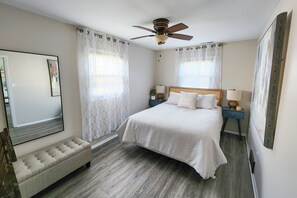 3 bedrooms, iron/ironing board, travel cot, Internet - Canal-front home with fast WiFi, central ac, and private dock (Ocean City)