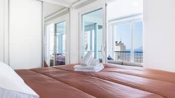 3 slaapkamers, een strijkplank/strijkijzer, gratis wifi, beddengoed