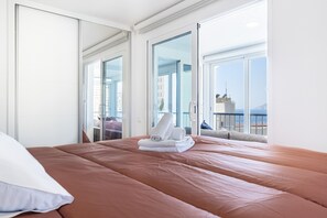 3 slaapkamers, een strijkplank/strijkijzer, gratis wifi, beddengoed
