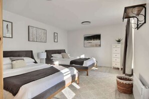2 habitaciones, tabla de planchar con plancha, wifi y ropa de cama