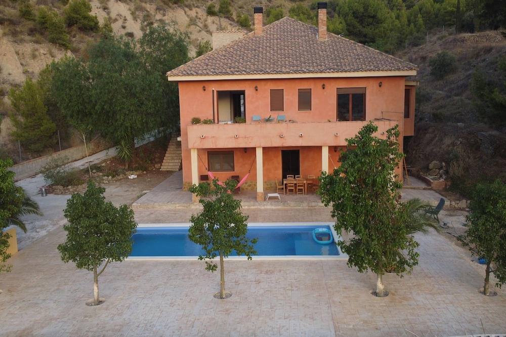 Fantastic villa in the mountains next to the river