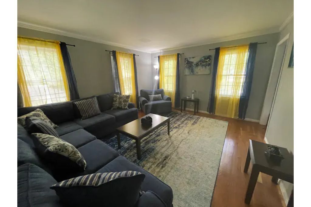 Serene Azul Retreat 5mins from Atlanta Airport Pool area ready!! 