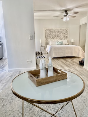 1 bedroom, iron/ironing board, free WiFi, bed sheets - Remodeled oasis in the heart of Waikiki! Min. from beach, shops, & restaurants! (Honolulu)