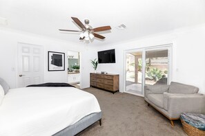 4 Schlafzimmer, Schreibtisch, BĂŒgeleisen/BĂŒgelbrett, kostenloses WLAN