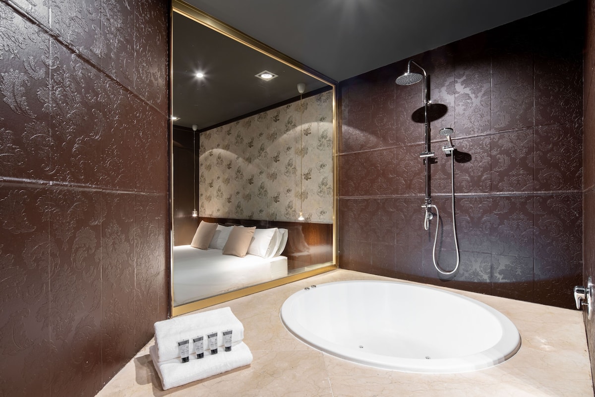premium room | private spa tub