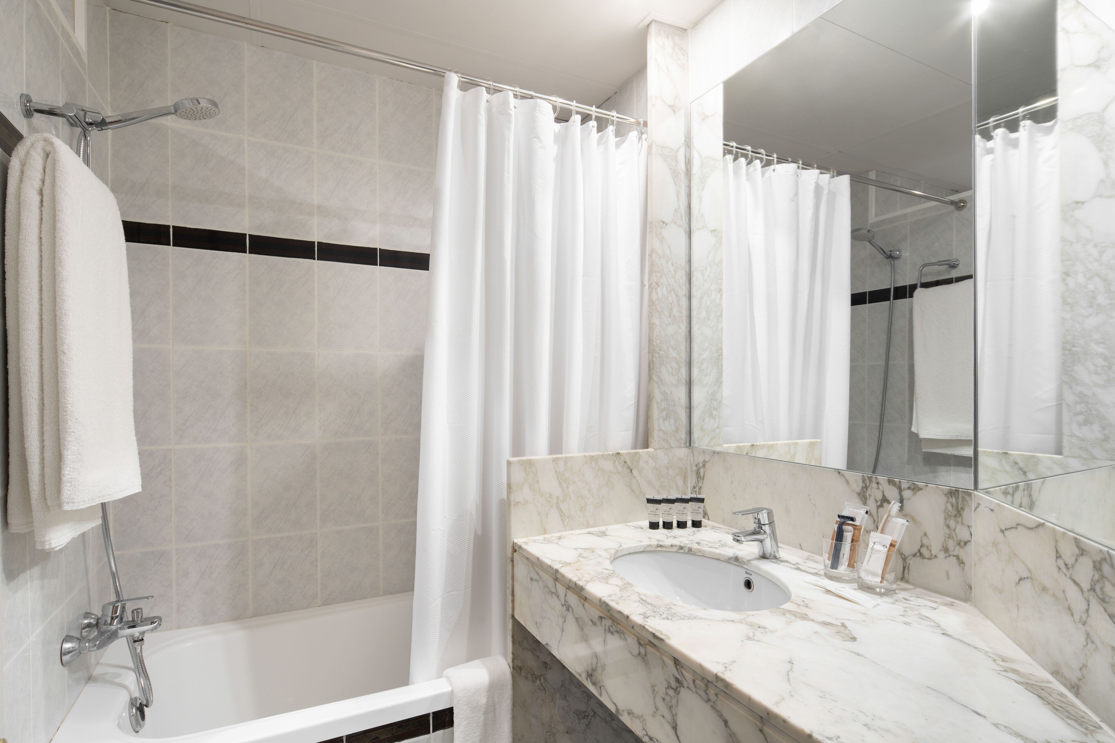 standard double room | bathroom | deep-soaking bathtub, free toiletries, hair dryer, slippers