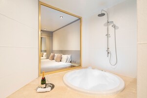 Habitación Premium | Bañera de hidromasaje privada