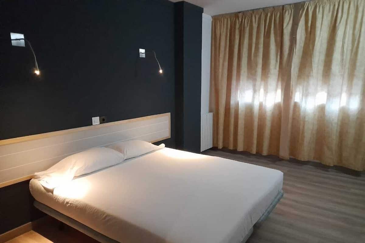 Superior Double Room | Desk, free cribs/infant beds, free WiFi, bed sheets