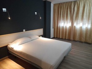 Superior Double Room | Desk, free cribs/infant beds, free WiFi, bed sheets - Hmc K-Ena (Andorra la Vella)