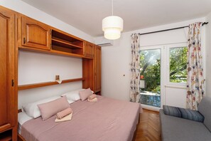 2 bedrooms, desk, free WiFi, bed sheets