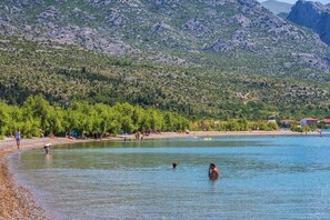 Beach - Place for 4 persons with the mountain view (Starigrad)