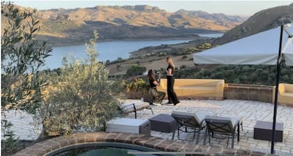 Vistas espectaculares dos piscinas privadas, 4 dormitorios en casa, 6 en total!