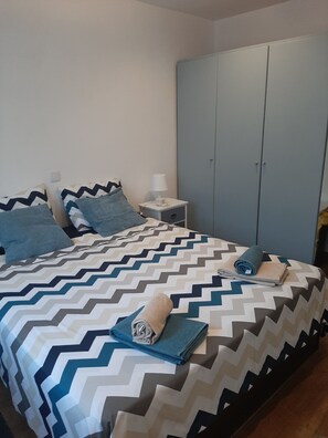 1 chambre, fer et planche à repasser, Wi-Fi, draps fournis