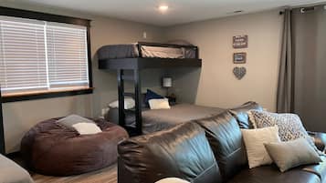 5 bedrooms, desk, iron/ironing board, travel cot