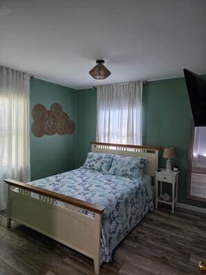 5 bedrooms, iron/ironing board, free WiFi, bed sheets