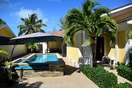 Outdoor pool. Beautiful 1 Bed 1 Bath Apartment with pool and with walking distance to beach