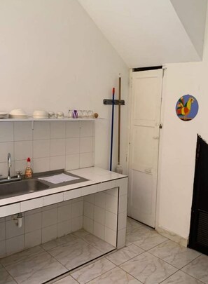 Bruser, hårtørrer, håndklæder, Sæbe