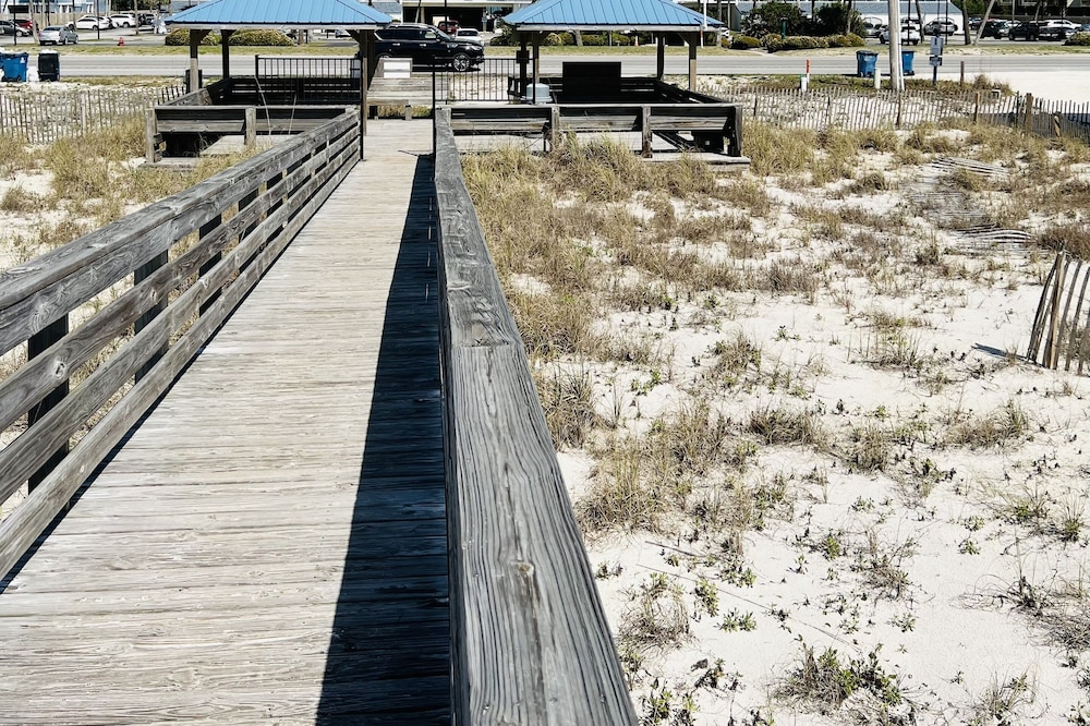 Cozy condo on the lagoon steps from the beautiful gulf coast