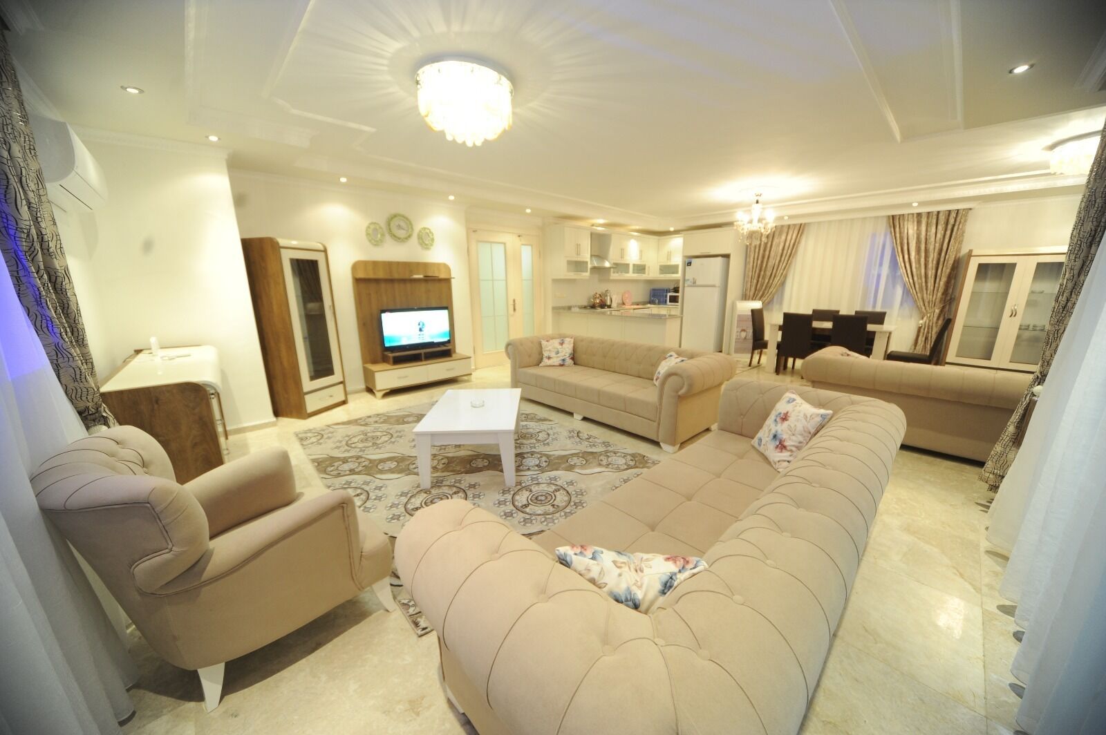 MUHTEŞEM DENİZ VE DOĞA MANZARALI  LÜX 5+2 VİLLA ÖZENLE DÖŞENMİŞTİR