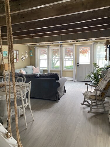Coz~CoZzz Cottage on Lake Erie!