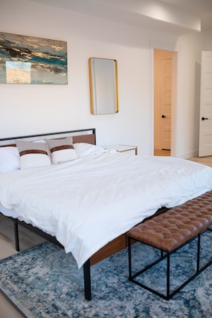 5 makuuhuonetta, työpöytä, ilmainen Wi-Fi, vuodevaatteet