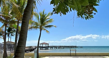 Key West Private Pool Garden Villa - 2 Blocks from Beach